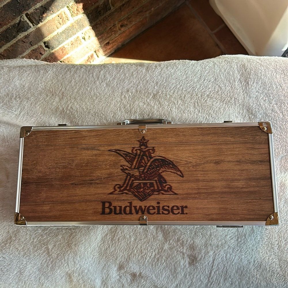 BUDWEISER BEER BBQ GRILLING CLASSICS 4 PC. SET W/ TOOLS, SAUCE, WOOD CASE NWOT